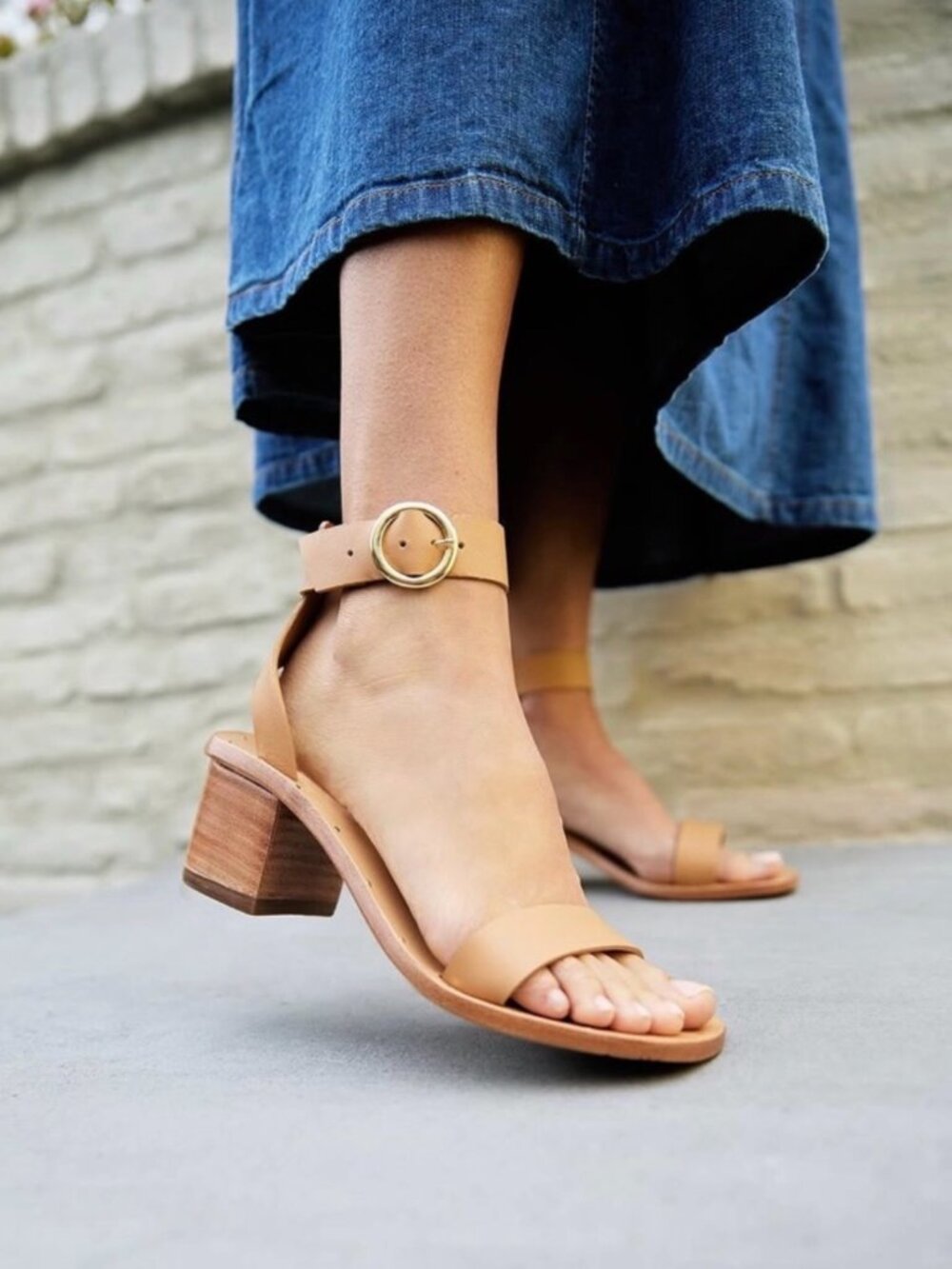 NIB Women's Beek Sapphire Strappy Heeled Sandals in Honey Size 8